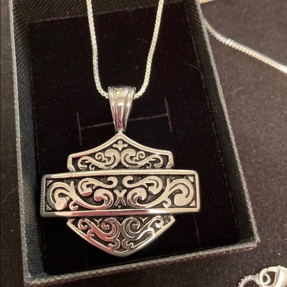 HD Necklace - Picture 2 of 6